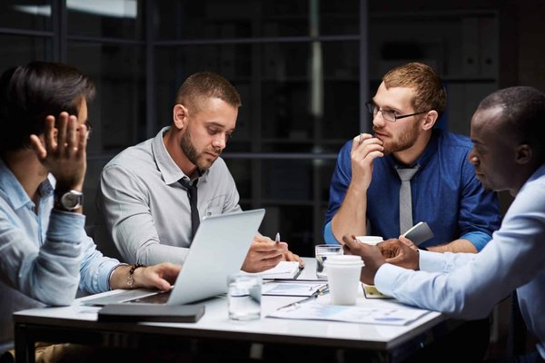 Quelles sont les meilleures pratiques pour le développement de jeux en ligne à faible latence ?